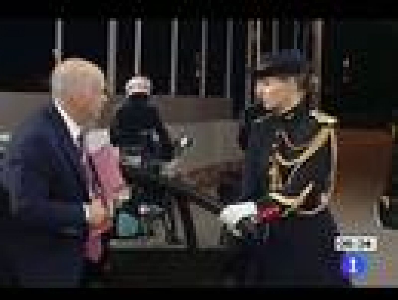 La UE congela la ayuda a Grecia hasta que aclare su futuro en el euro | Ver