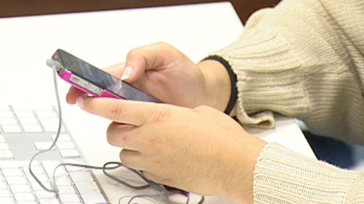 Telediario 1 - Móviles inteligentes y adolescentes