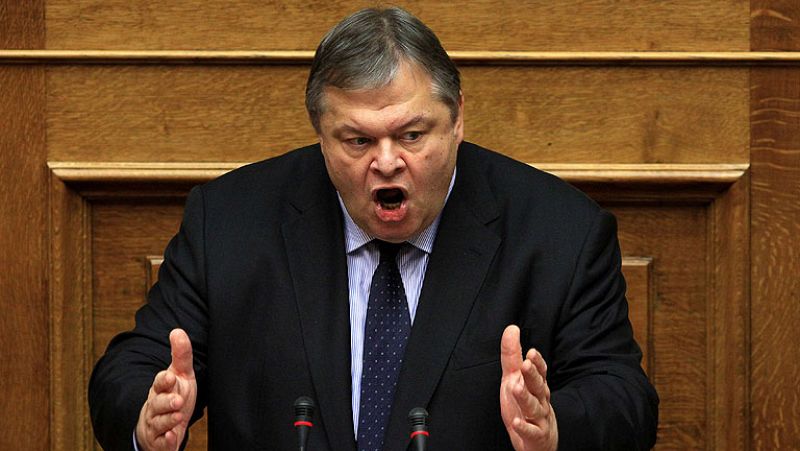El ministro de Finanzas griego, Evangelos Venizelos, ha llamado a varios dirigentes europeos para confirmar que no habrá referendum sobre el segundo plan de rescate