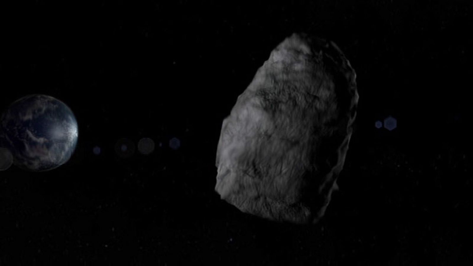 El asteroide 2005 YU55 es un objeto grande y oscuro que el proximo 8 de noviembre se cruza en su viaje por el Universo con nuestro planeta. Está considerado por la NASA como "potencialmente peligroso" por su tamaño y su proximidad a la Tierra. Sin
