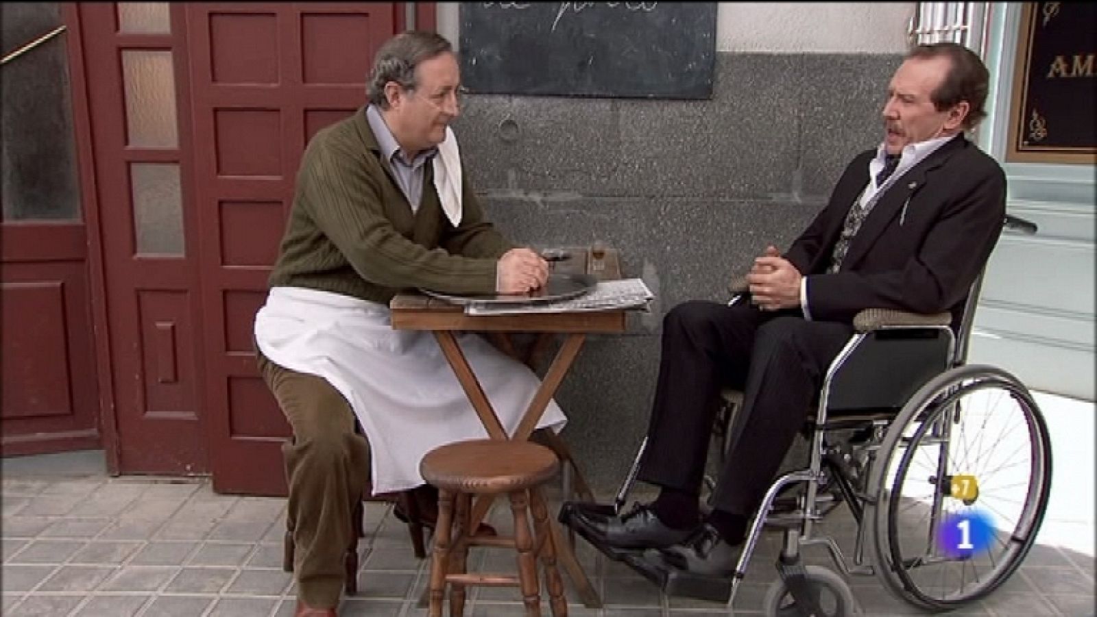 Amar en tiempos revueltos - T7 - Capítulo 43 - Eugenio invita a su hija a ir al teatro como gesto de reconciliación - Ver ahora