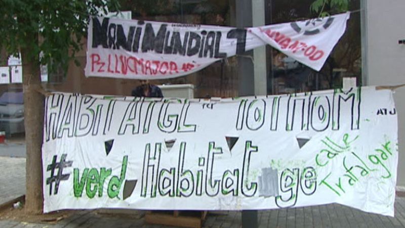Familias ocupan pisos de Barcelona desde el 15O