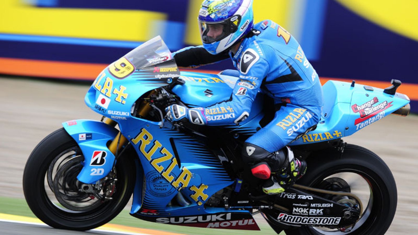 Cheste recibe a los pilotos con lluvia | Ver