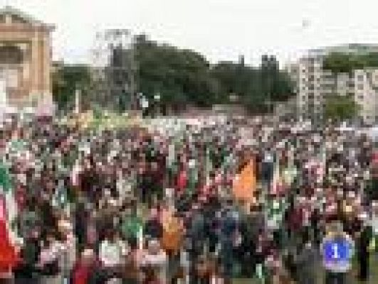 Protestas en Roma ante Berlusconi