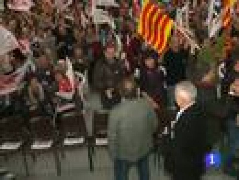 El candidato de Izquierda Unida, Cayo Lara, ha estado esta tarde en Zaragoza 