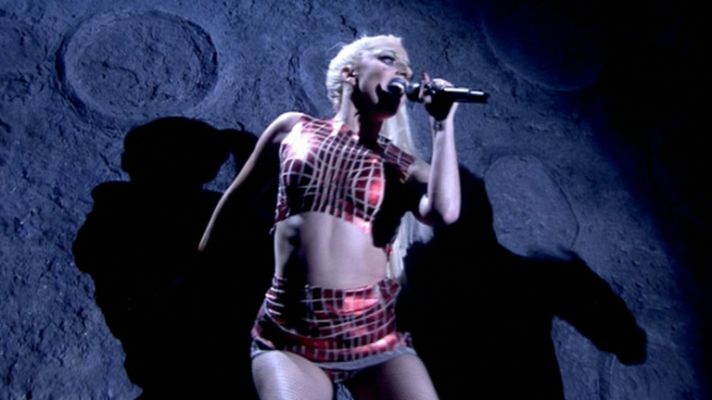 Telediario 1 - Lady Gaga se lleva cuatro trofeos