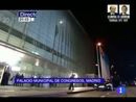 Telediario 1 - Rubalcaba llega al Palacio de Congresos para debatir con Rajoy