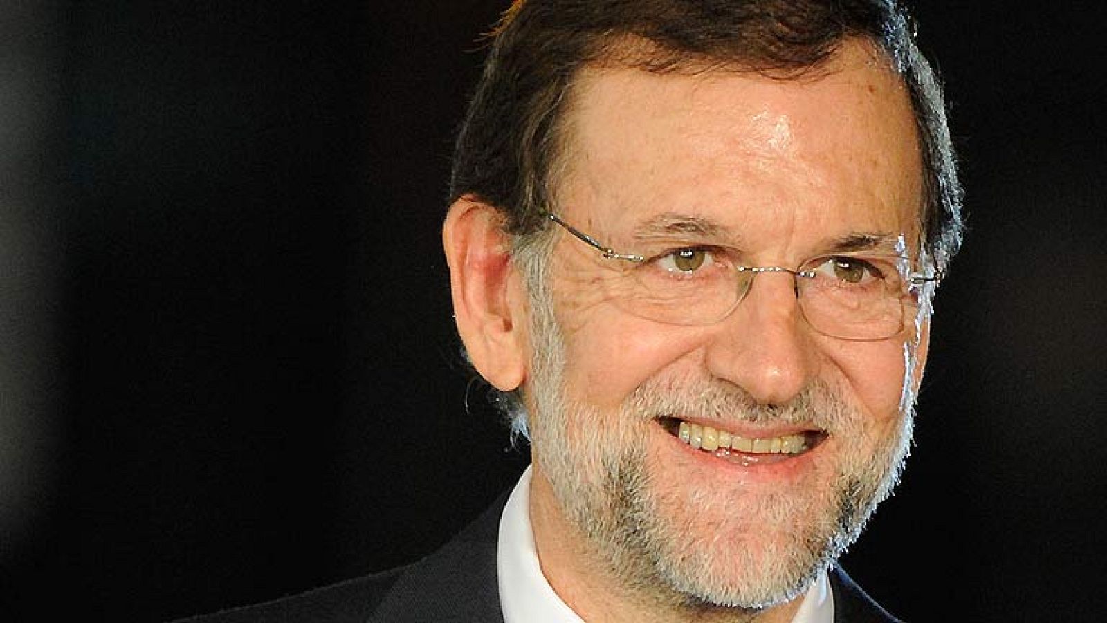  Habla de los cinco millones de parados y propone un cambio para mejorar la situación económica y "recuperar la confianza".