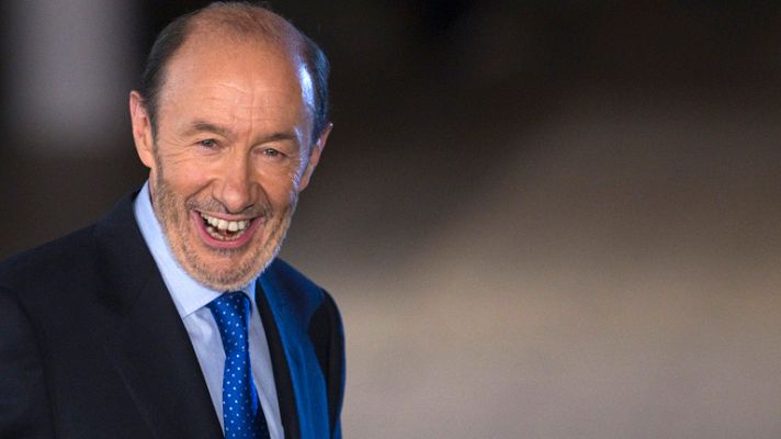 59 segundos - Rubalcaba, recibido con gritos de "presidente" en Ferraz