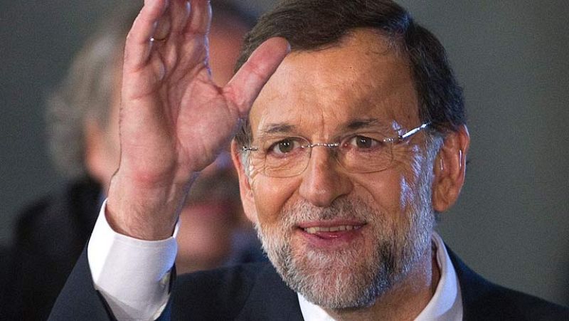 Rajoy, recibido con gritos de "presidente, presidente" y "tú sí que vales" a su llegada a Génova. 
