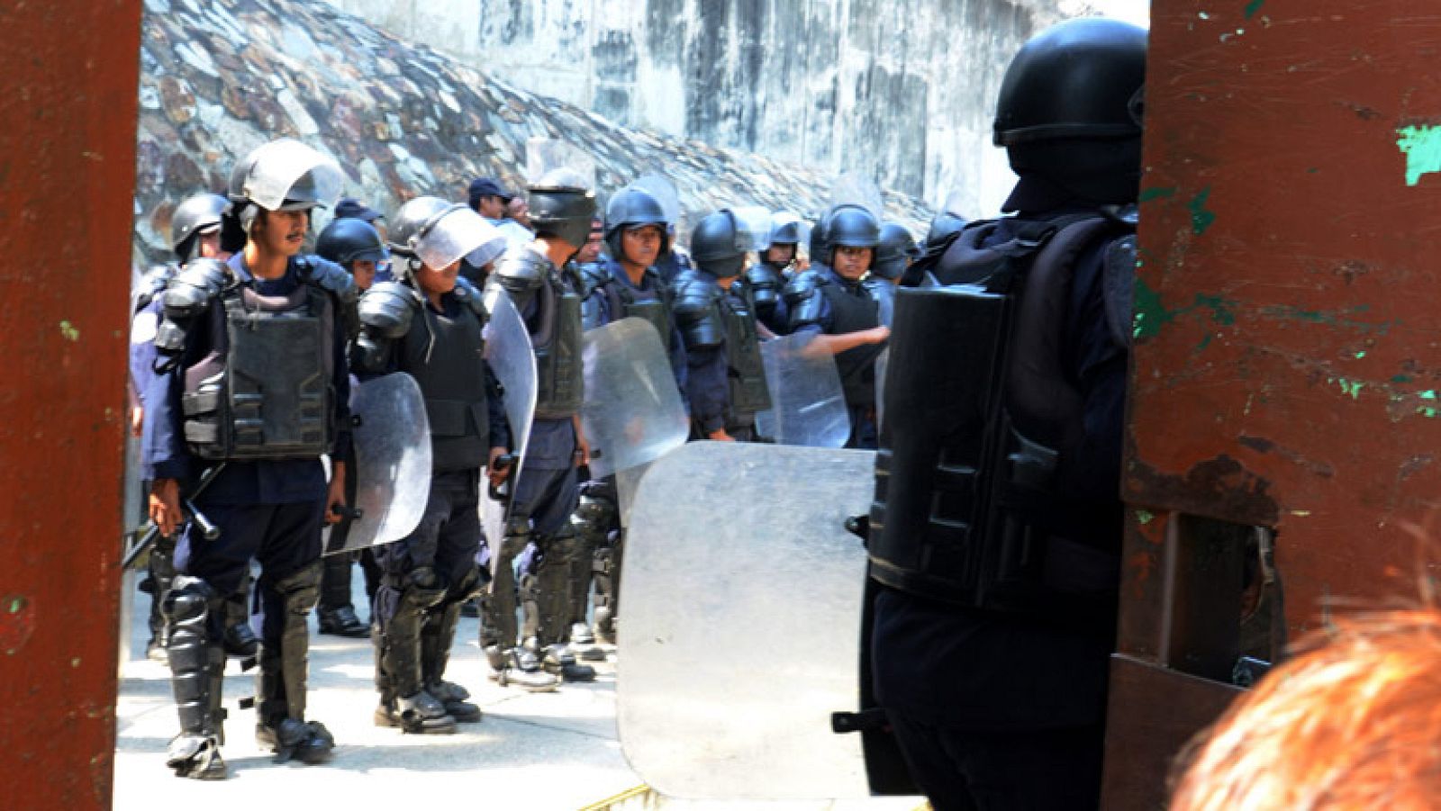 La Policía encuentra a prostitutas, droga y armas en una cárcel de Acapulco 