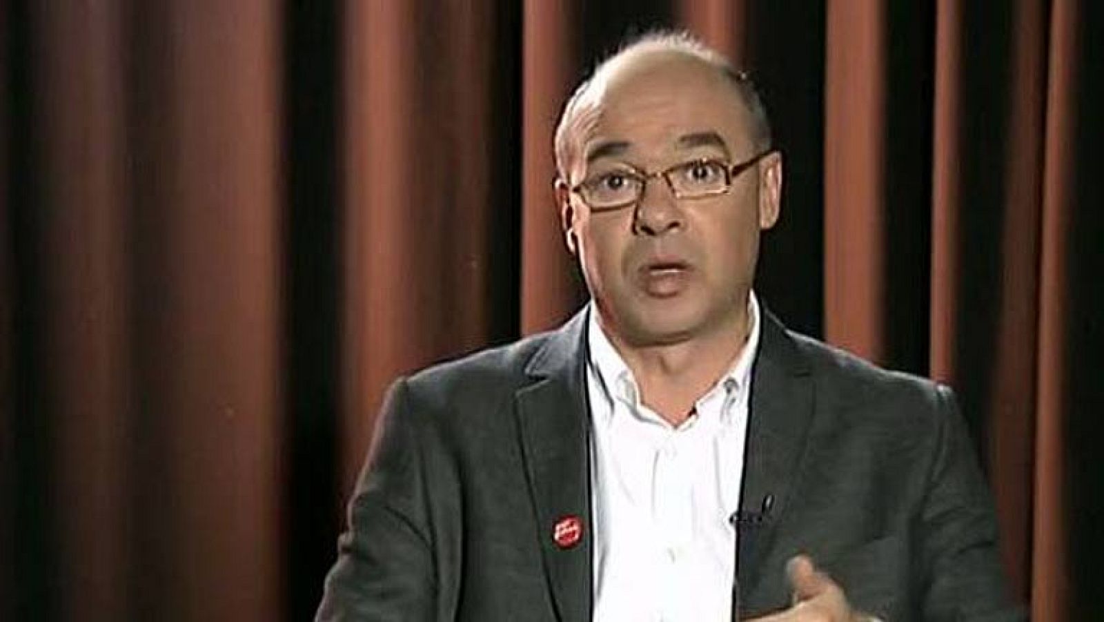 Pide la supresión de ministerios cuyas competencias estén transferidas, así como la de las diputaciones.