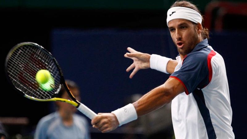 Feliciano López cayó ante John Isner, por lo que no habrá duelo español en cuartos frente a David Ferrer, que cumplió con solvencia contra Dolgopolov