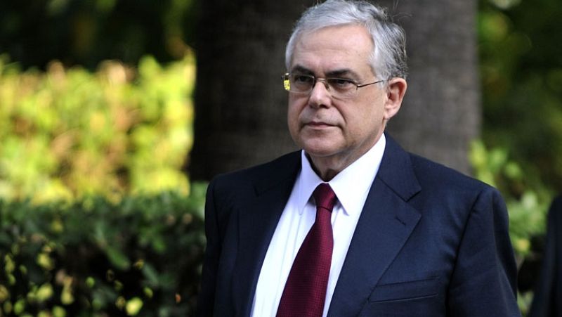 Papademos jurará este viernes como nuevo primer ministro griego con Venizelos en Finanzas 