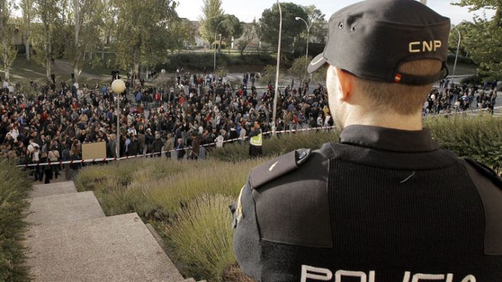 Telediario 1 - Miles de aspirantes a policía