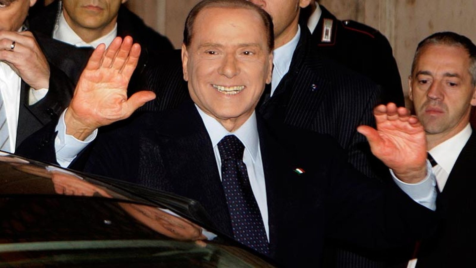 La dimisión de Berlusconi es apoyada por muchos de los ciudadanos italianos