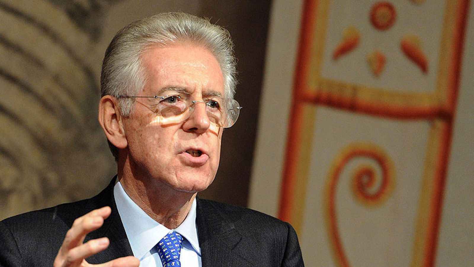 Telediario Matinal en cuatro minutos - 15/11/11 | Ver