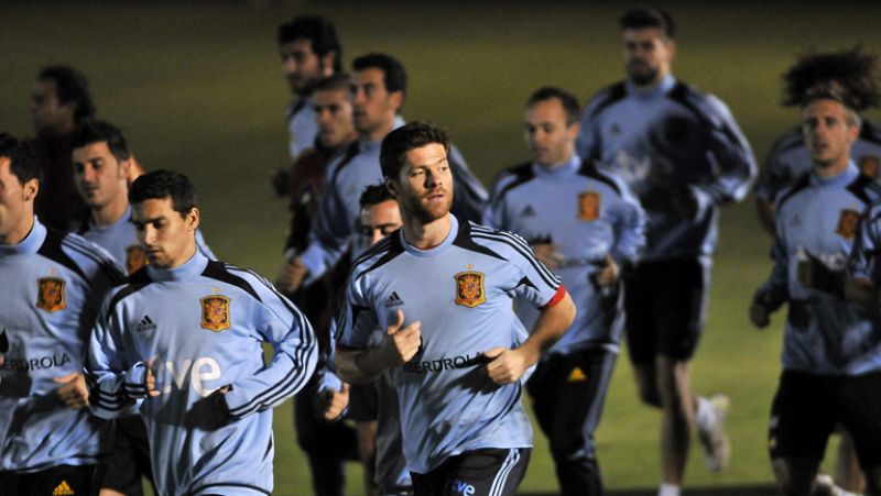 La selección española de fútbol cerrará este martes su campaña 2011 con un nuevo amistoso, este  teóricamente de menor exigencia, ante la modesta Costa Rica, frente a  la que quiere mejorar su imagen, sobre todo con una victoria. 