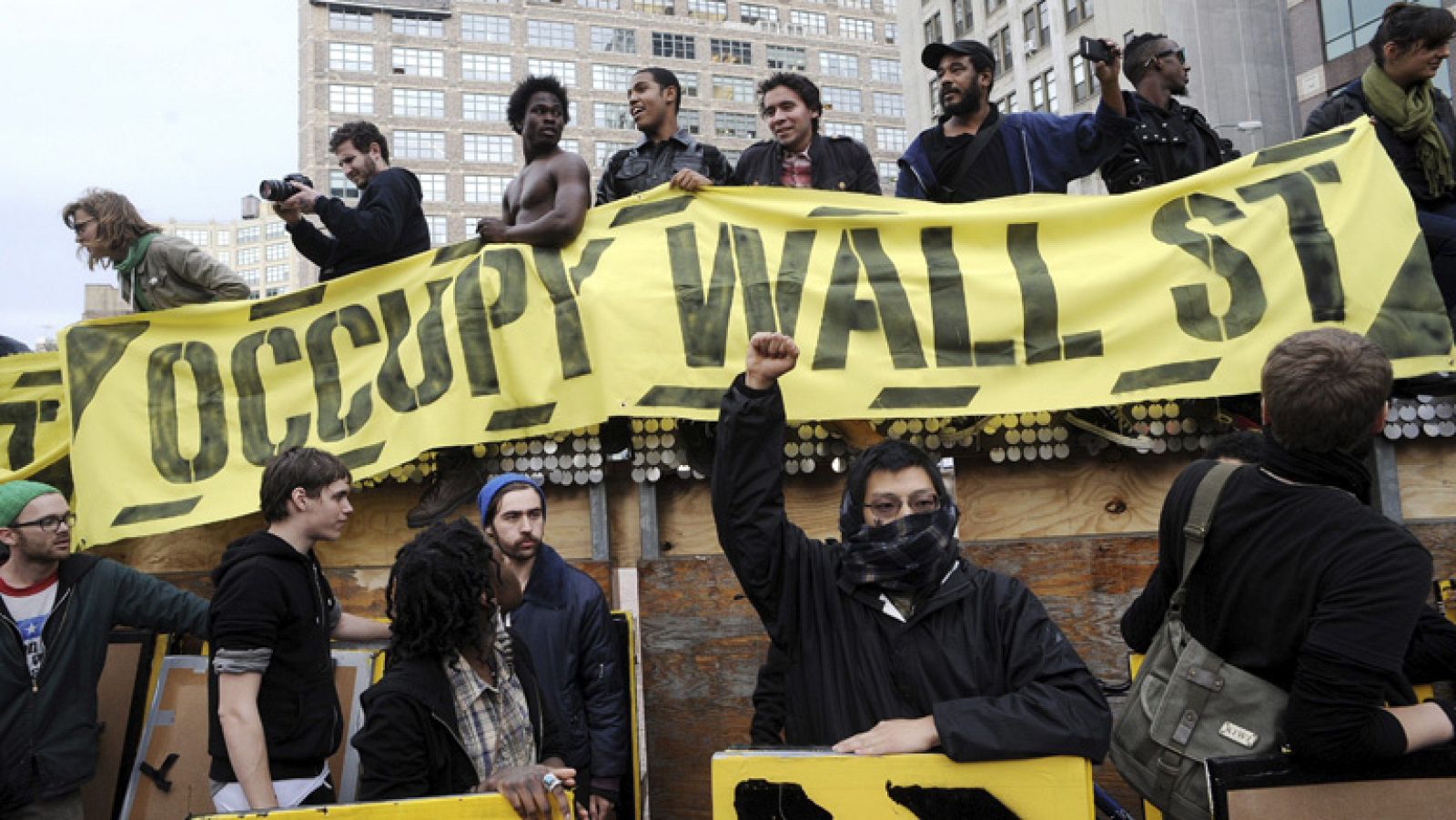 Un juez de Nueva York prohibe a los indignados de Wall Street acampar de nuevo