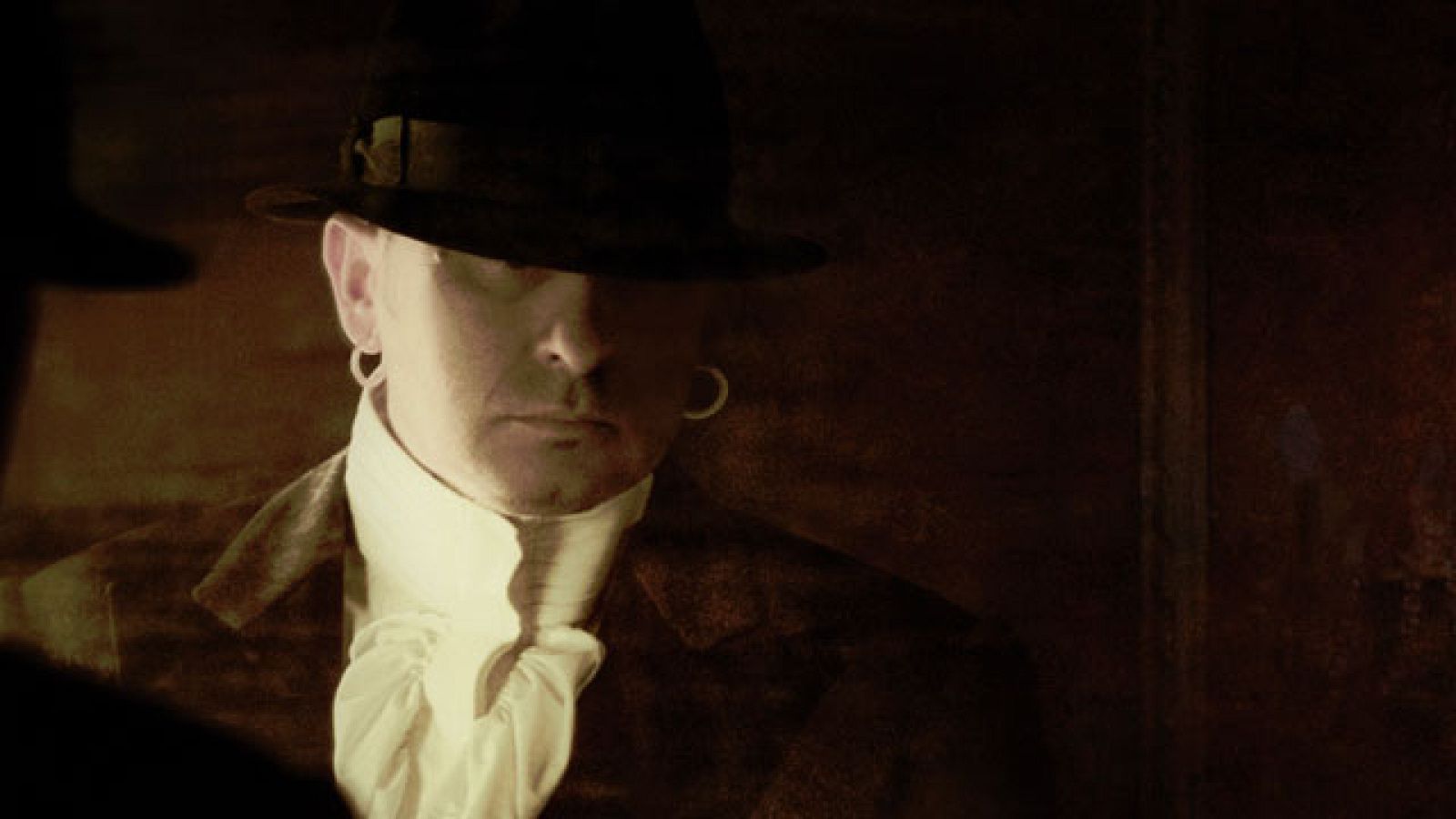 Single "El viejo verano", incluido en el álbum 'Espejos' de El Barrio. Publicado en 2011, es uno de los Discos del año 2011 de TVE