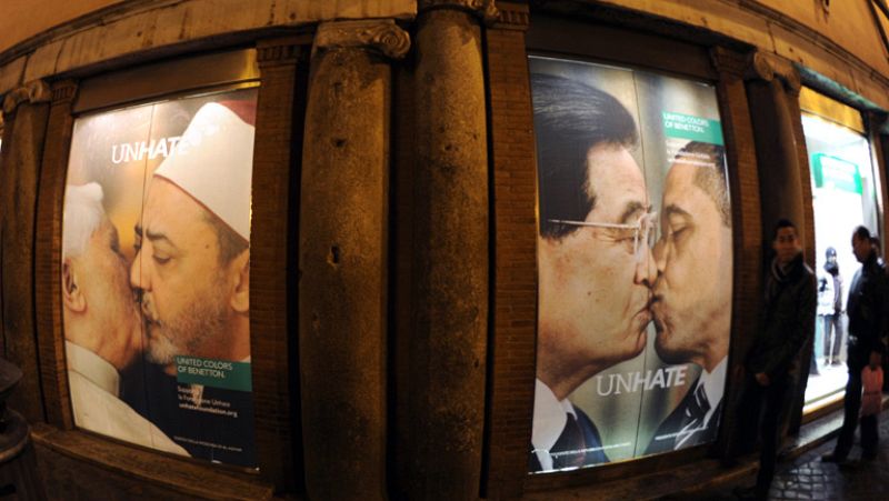 Benetton retira un anuncio en el que dos líderes religiosos aparecían besándose