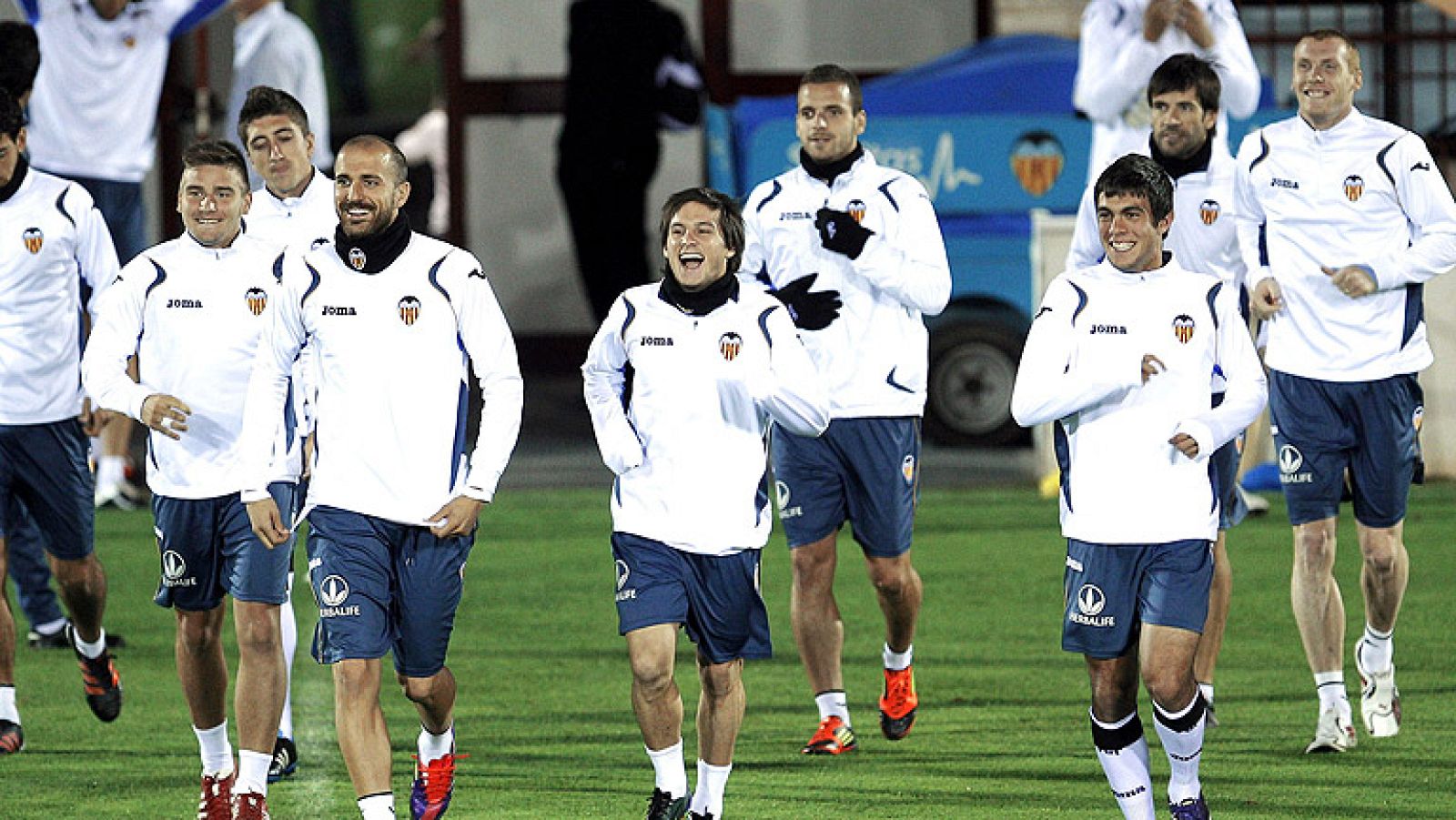El Valencia ultima los preparativos para el partido contra el Real Madrid, con la recuperación de Guaita y la continuidad de Tino Costa supliendo la baja de Ever Banega. Por su parte, el defensa francés Rami ha opinado que, a pesar del potencial del
