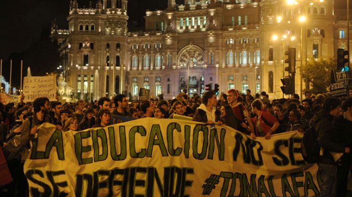 Miles de estudiantes se manifiestan en Madrid y Barcelona contra los recortes en educación