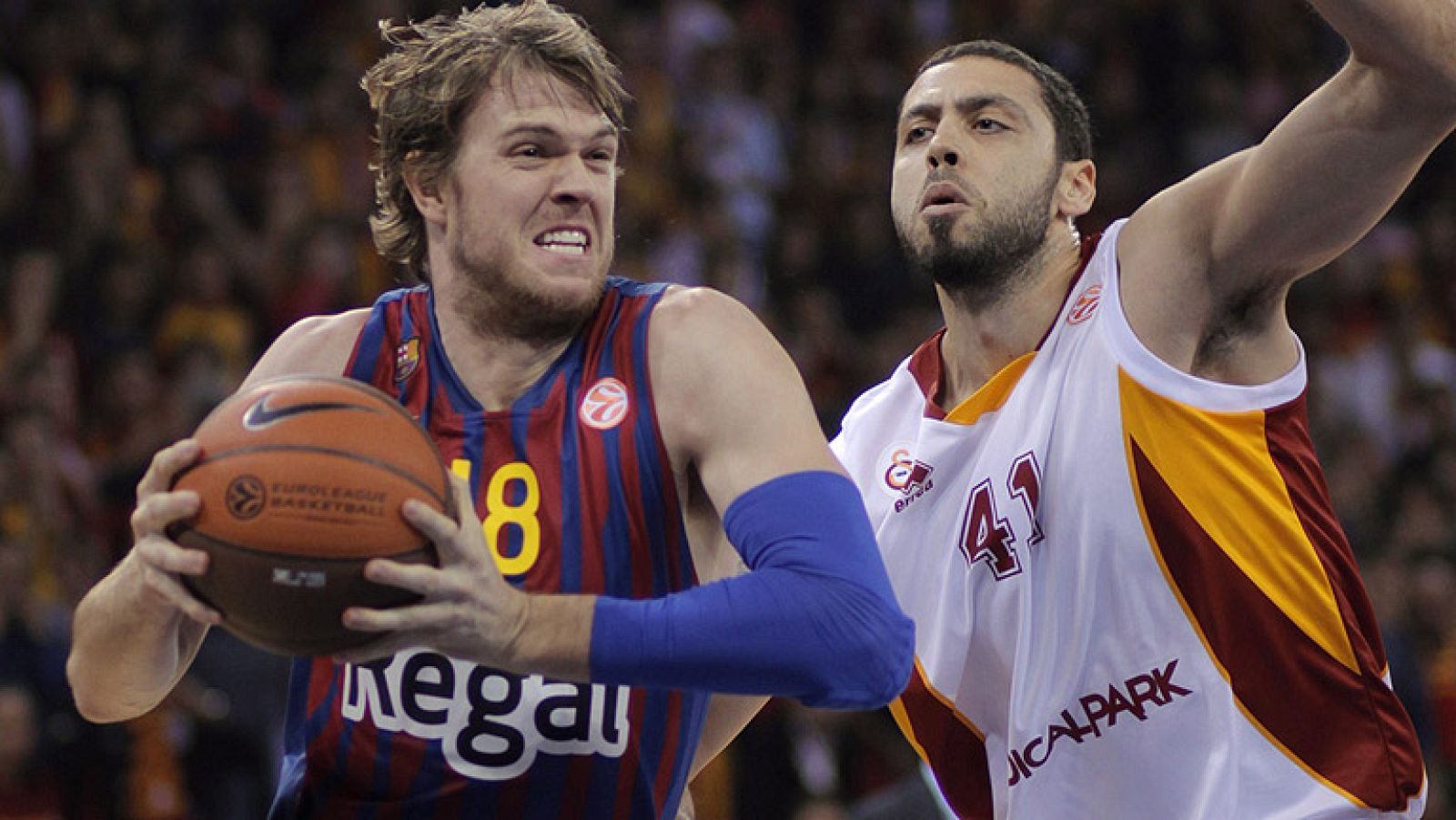 El Barcelona Regal ha logrado un sufrido triunfo en Estambul que le mantiene invicto en la Euroliga y le mete virtualmente en la siguiente fase de la competición.