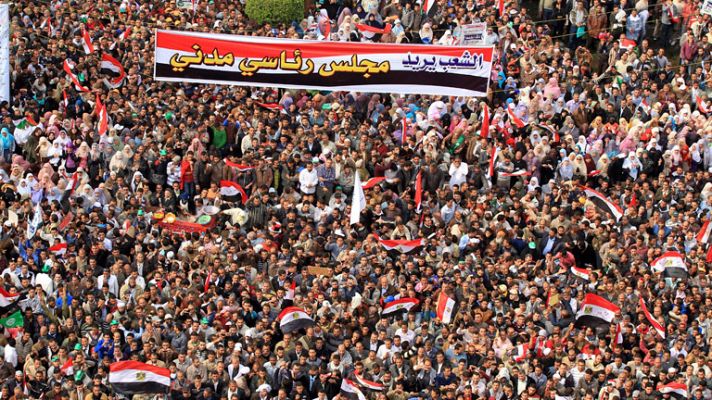 Más de 50.000 egipcios reviven la "revolución" en Tahrir para protestar contra la junta militar