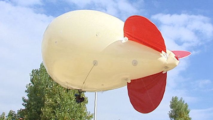 Telediario 1 - Pequeños dirigibles