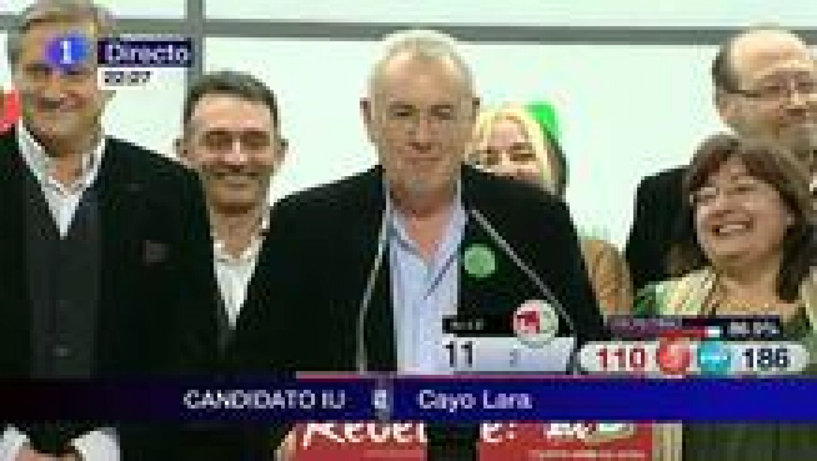  El candidato de IU a la Presidencia del Gobierno, Cayo Lara, muy contento y sonriente por los resultados de las elecciones, que le dan once escaños a la federación -aún datos provisionales- se ha comprometido con todos los ciudadanos que le han apoyado a no "defraudarles" ni "mentirles"