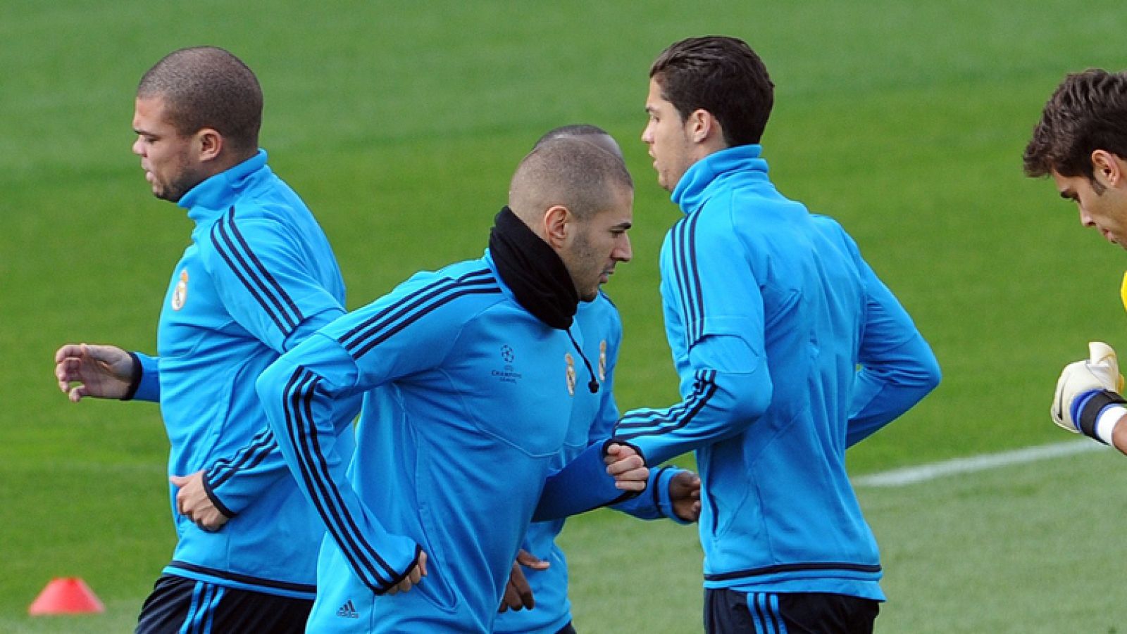 El Real Madrid, con la clasificación para los octavos de final de  la Liga de Campeones ya asegurada, recibe  al Dinamo de Zagreb con el objetivo de certificar su acceso a la siguiente ronda como primero de grupo y de seguir mejorando sus registros.