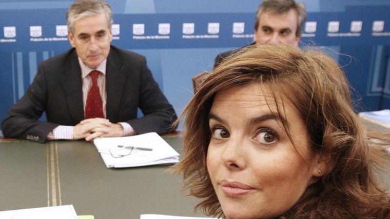 Sáenz de Santamaría y Jáuregui inician el traspaso de poderes