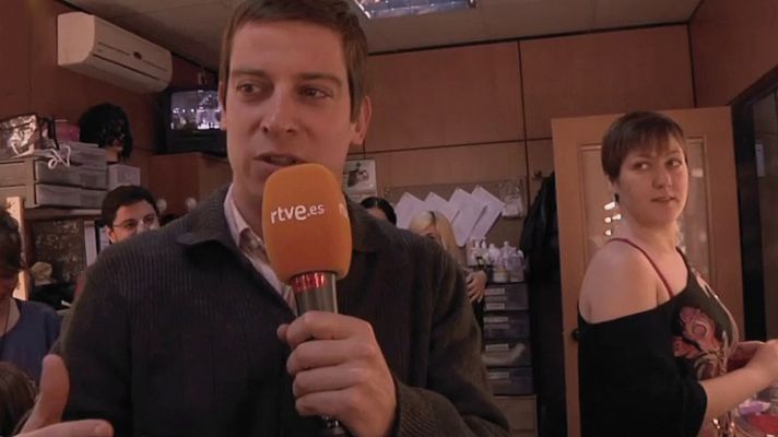 Amar en tiempos revueltos - Manu nos cuela en el backstage