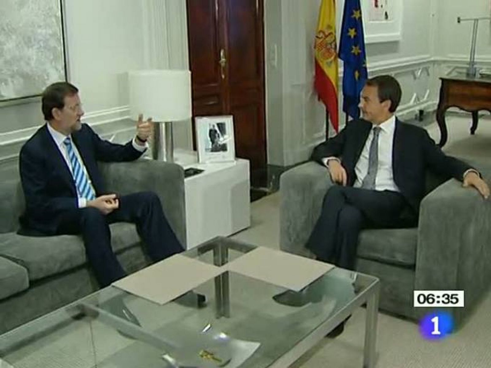 Sin programa: Rajoy y Zapatero comienzan el traspaso de poderes con una reunión en La Moncloa | RTVE Play