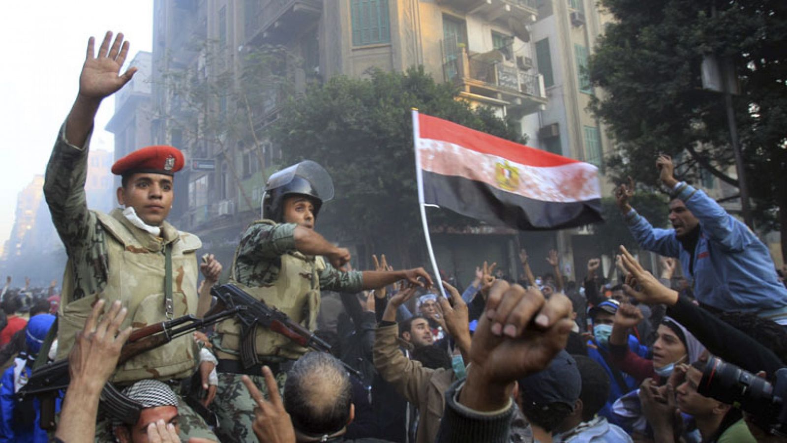 La Junta Militar egipcia ha pedido disculpas a sus ciudadanos por la muerte de manifestantes en los enfrentamientos que se han producido en los últimos seis días.