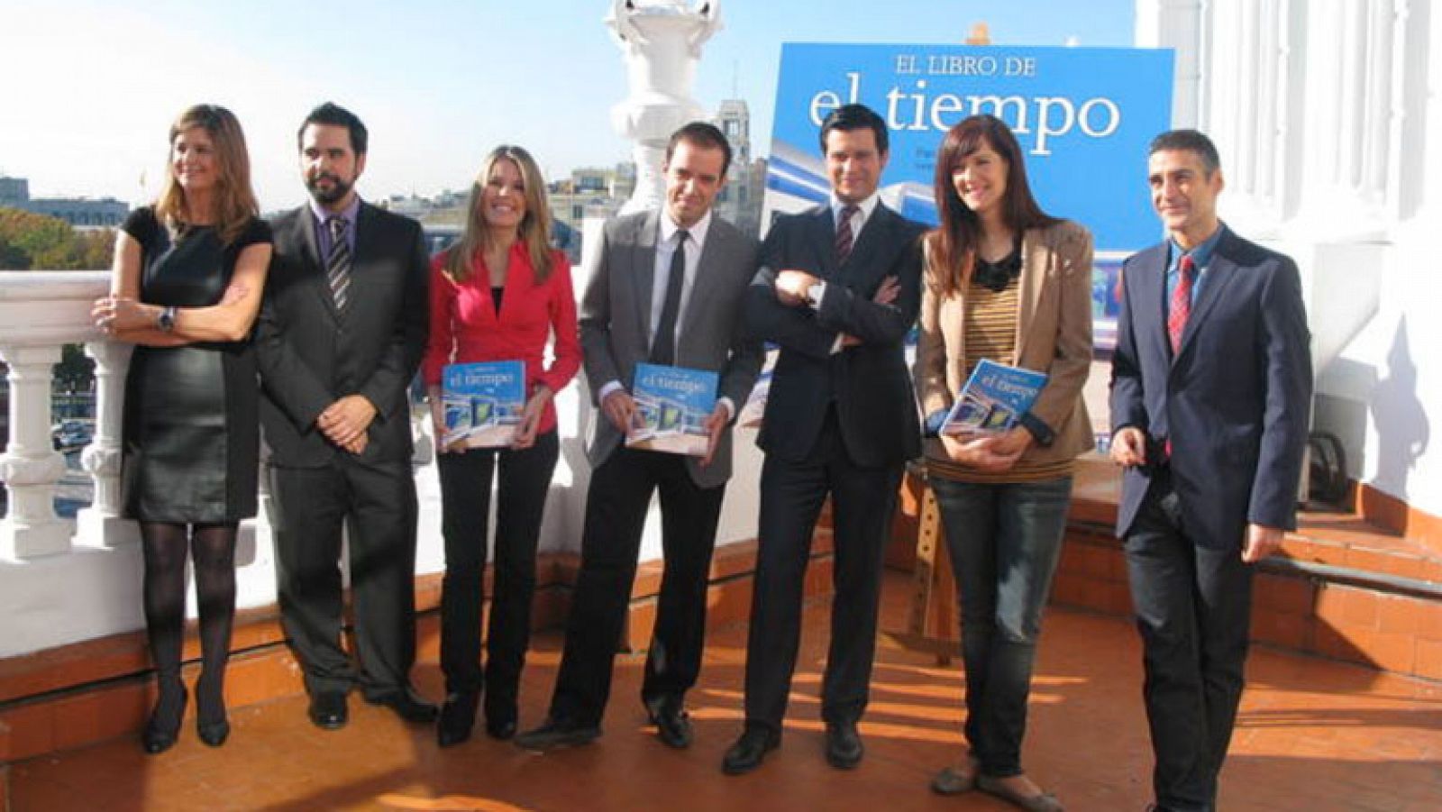 El equipo de meteorología de Televisión Española presenta "El libro de El tiempo"