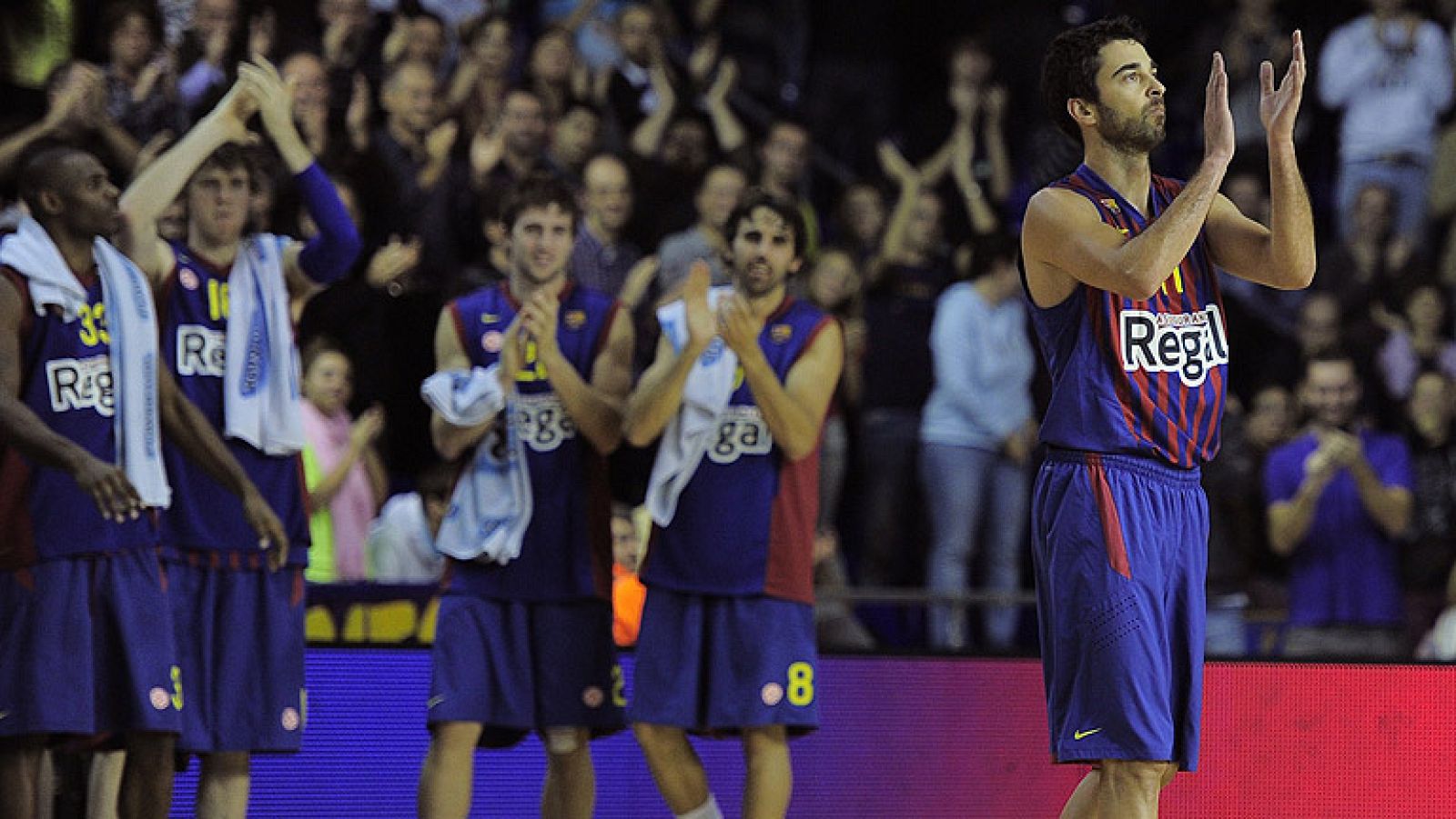 El jugador y capitán del FC Barcelona Regal, Juan Carlos Navarro,  se ha convertido este jueves en el máximo anotador histórico de la Euroliga al superar los 2.715 del ya retirado Marcus Brown gracias a conseguir los 14 puntos que necesitaba para log
