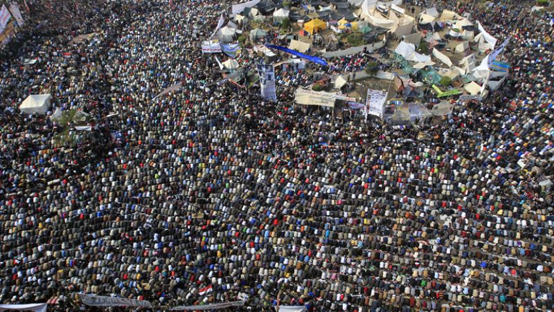 En el Cairo, piden que la Junta Militar que dirige el país abandone el poder 