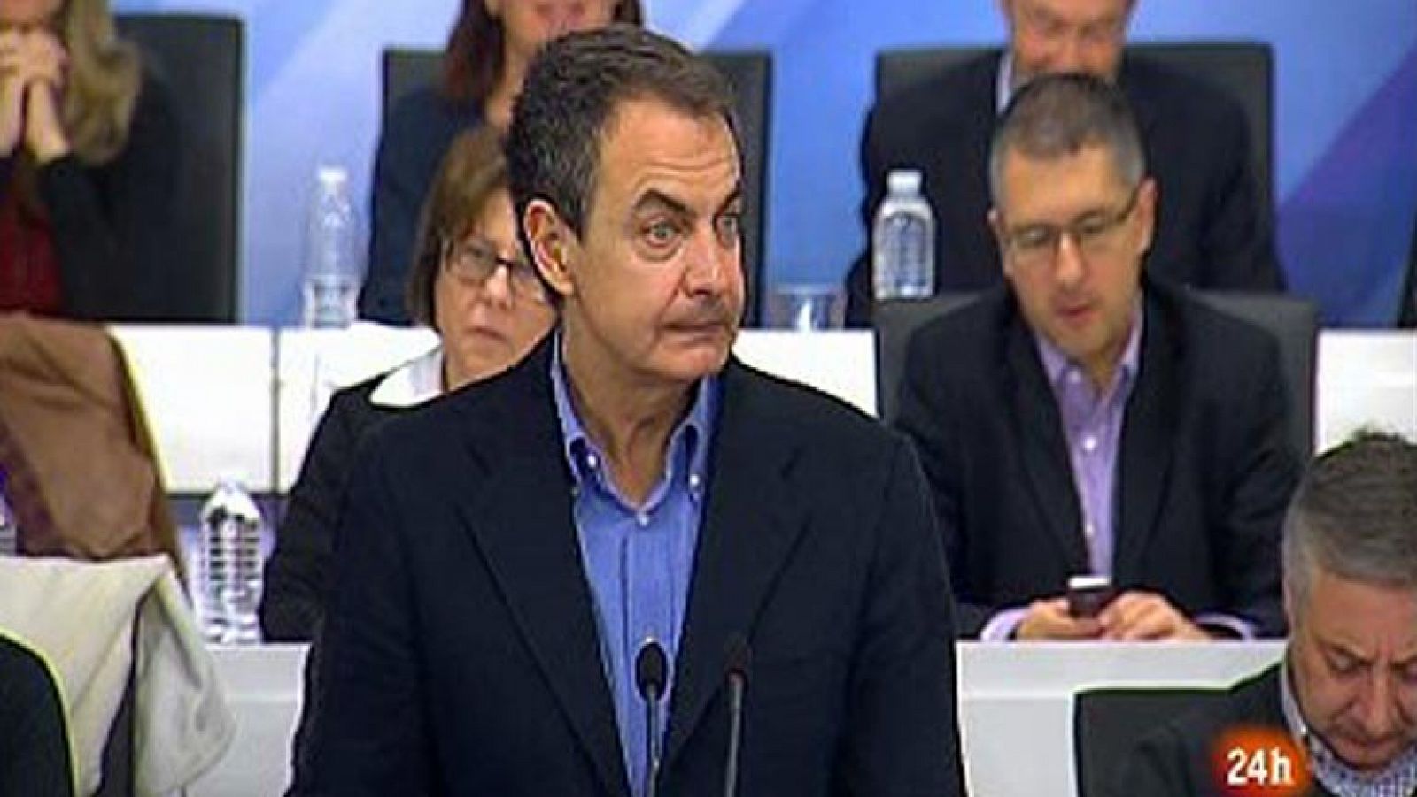 Zapatero culpa a la crisis de la derrota electoral