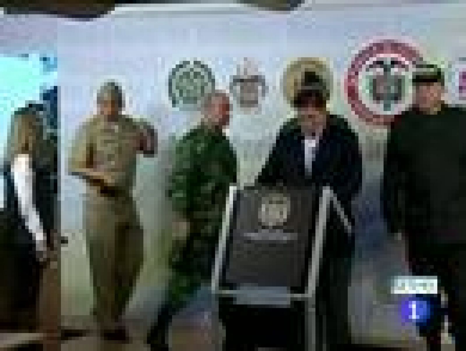 El Ejército de Colombia halla un rehén vivo tras el fusilamiento de cuatro secuestrados por las FARC - Informativo 24h | Ver