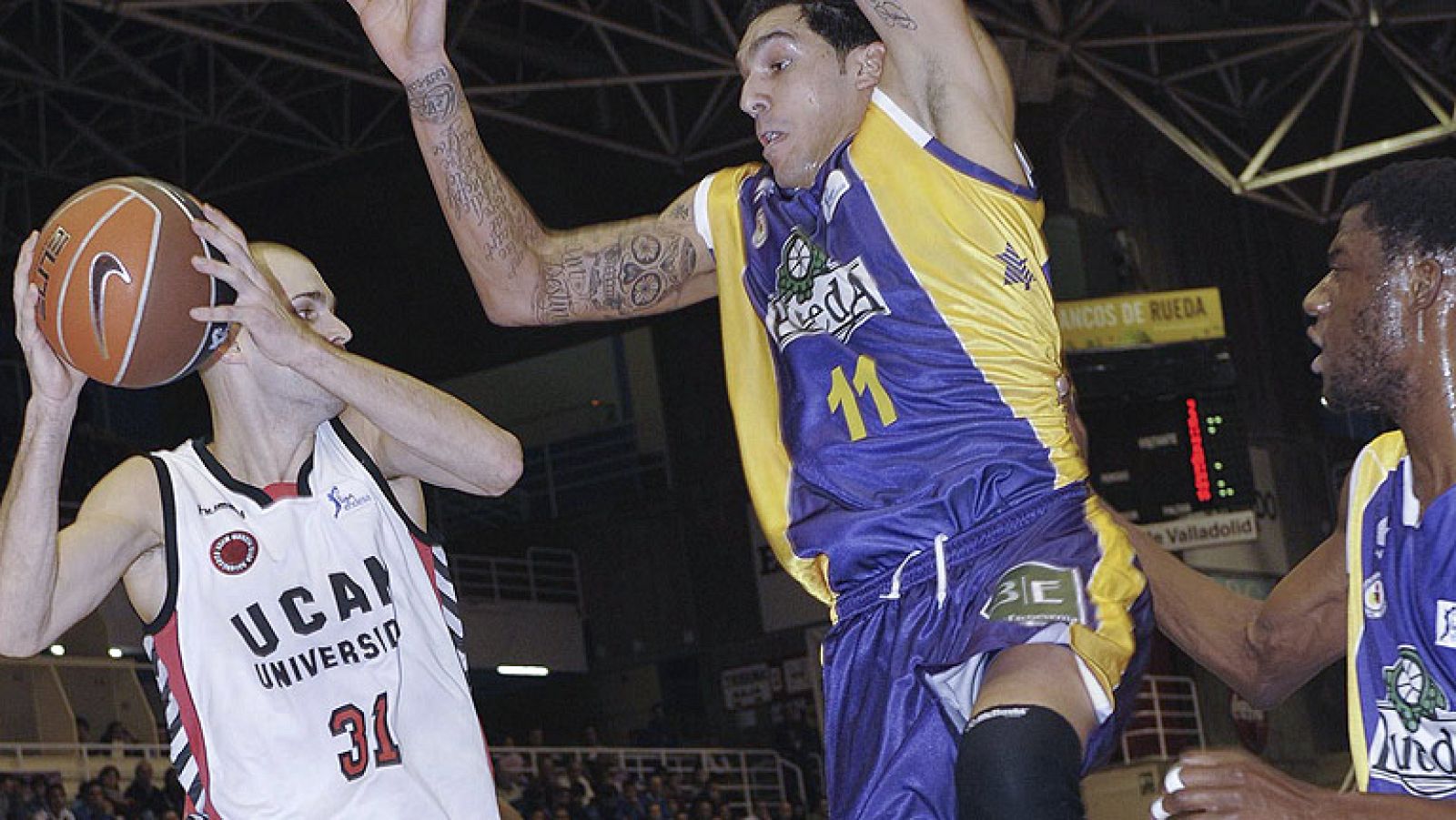 El Blancos de Rueda Valladolid ha cedido una derrota en casa al caer 65-76 frente a un UCAM Murcia liderado por la pareja Augustin-Barlow, con 16 puntos cada uno.