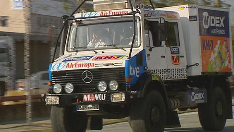 El rally Dakar se vivirá de una manera original este año en TVE, directamente desde dentro de un camión. Con Rafa Tibau al volante y Facundo Vitoria como copiloto, el camión de TVE ya ha puesto rumbo a Mar de Plata, punto de partida de la carrera.