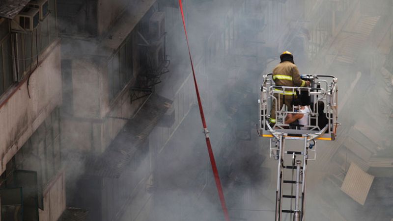 Nueve muertos y treinga heridos en un incendio en un mercdo de Hong Kong