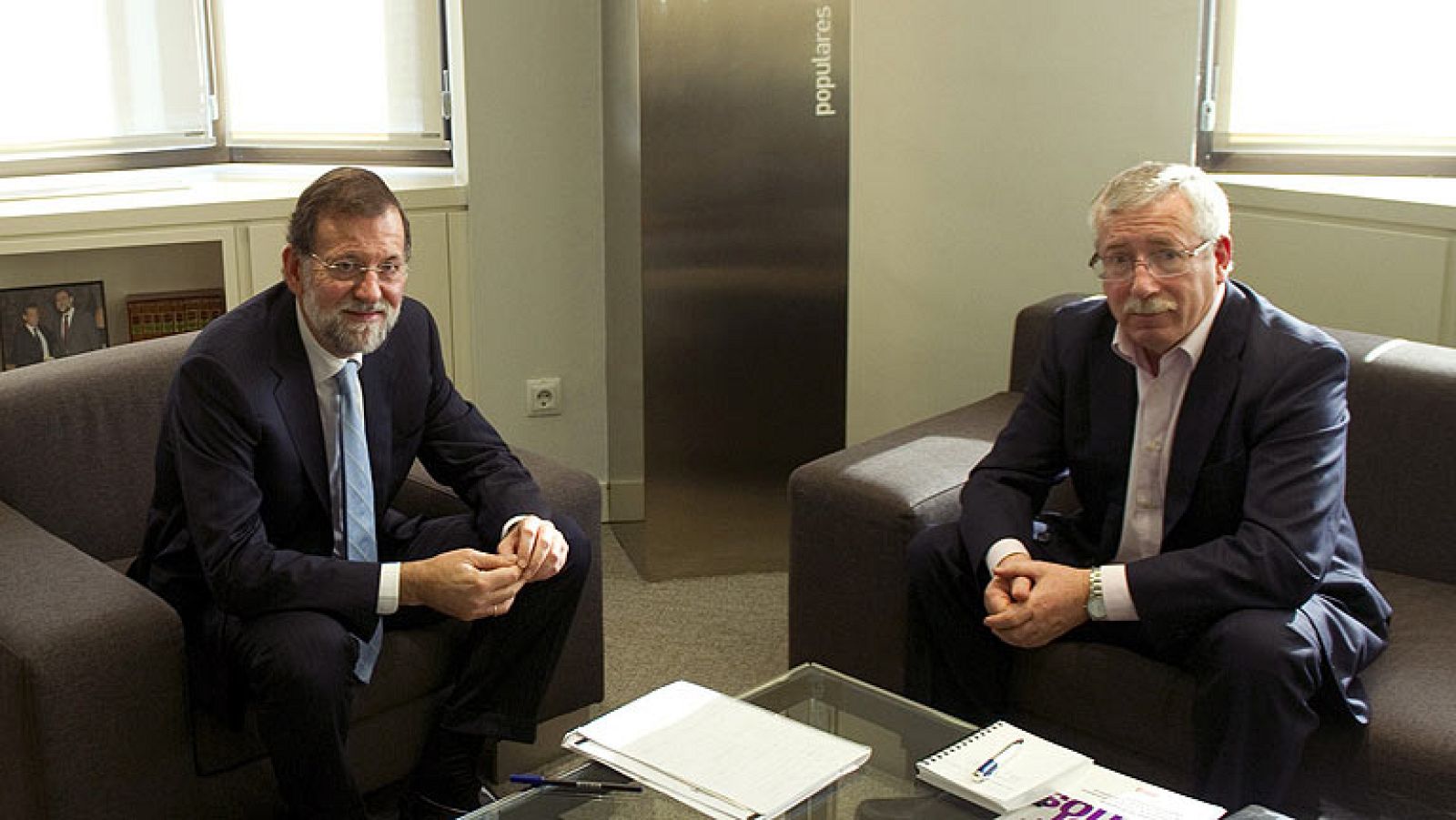Rajoy se reúne con Toxo para intentar pactar una nueva reforma laboral