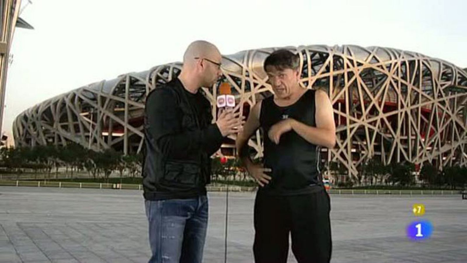 Un periodista entrevista a un atleta después de haber corrido una dura carrera. "Bueno sí, ¿no?, ha sido una carrera dura, ¿no?, el keniata ha salido...".