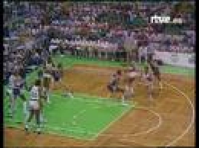  Séptimo encuentro de la final de la NBA de 1984 entre los Boston Celtics y los Angeles Lakers con resultado de Boston 111- Lakers 102.tre los Boston Celtics y los Angeles Lakers con resultado de 111-102.