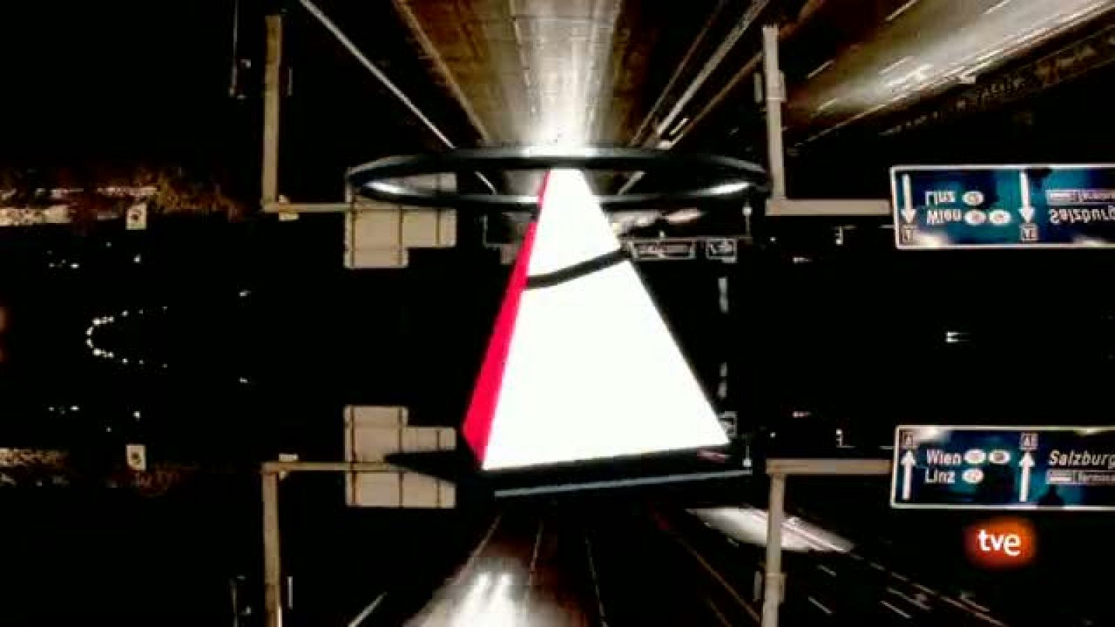 Cámara abierta 2.0 - El libro de PeriodismoCiudadano.com, Genetika Rock Radio y Mario Vaquerizo en 1minuto.COM - 03/12/11 - Ver ahora