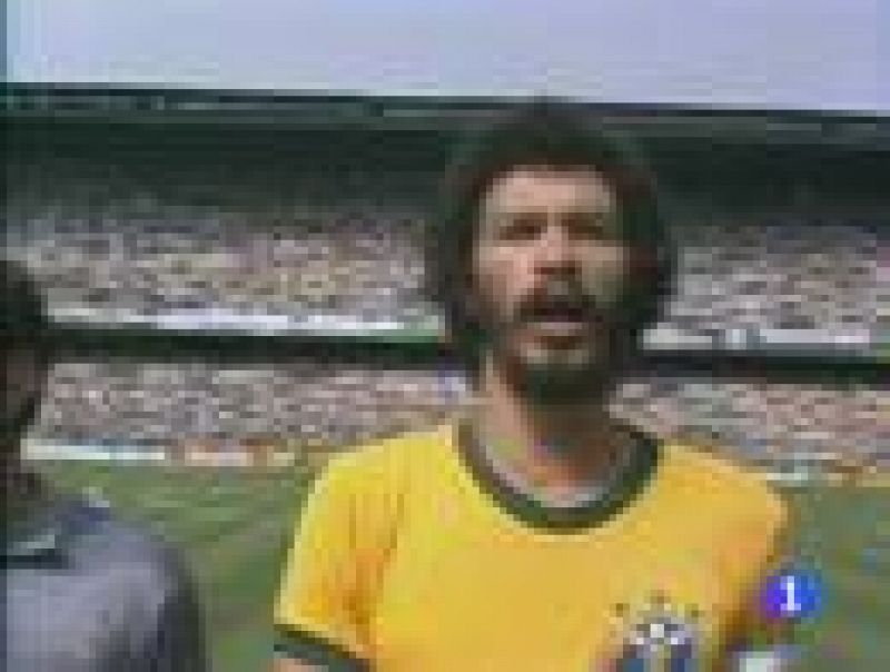 El exfutbolista brasileño Sócrates ha fallecido en la madrugada de este domingo en Sao Paulo, a causa de un shock séptico (una infección) de origen intestinal provocado por una bacteria.