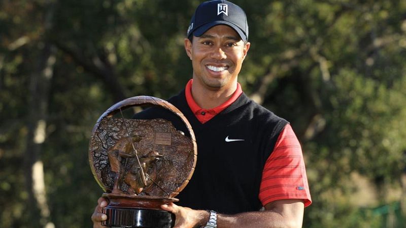 El golfista estadounidense Tiger Woods, ex número uno mundial, ha cerrado una sequía de títulos que se alargaba ya dos años con su triunfo en el Chevron World Challenge, torneo de la PGA  